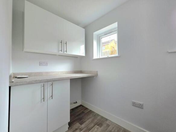 2 bed Terraced to rent Image 4