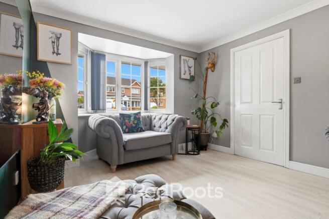 5 bed Detached for sale Image 8
