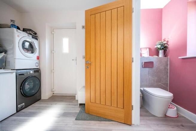 5 bed Detached for sale Image 7