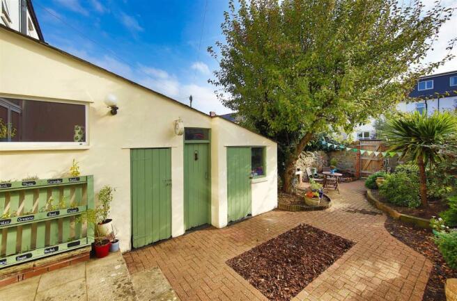 14 Stallcourt Av. 0251.jpg