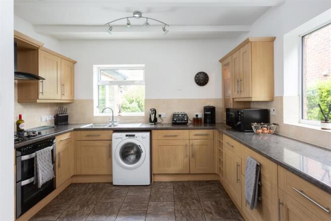 3 bed Semi-Detached for sale Image 5