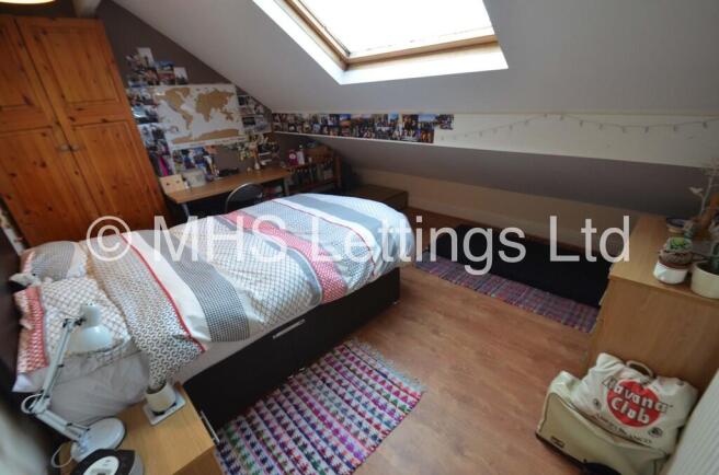 4 bed Terraced to rent Image 6