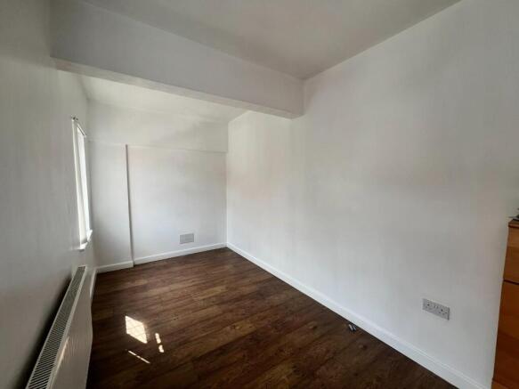 2 bed Apartment to rent Image 4