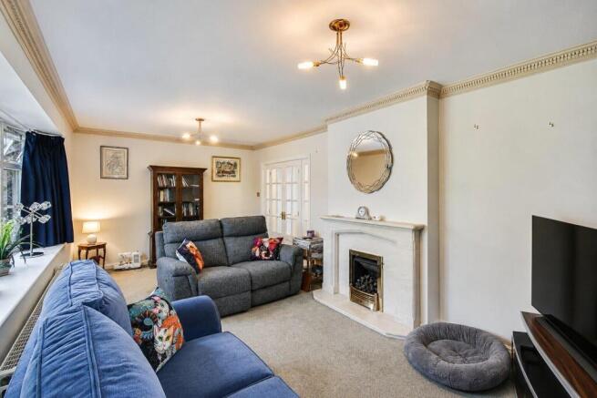 5 bed Detached for sale Image 8