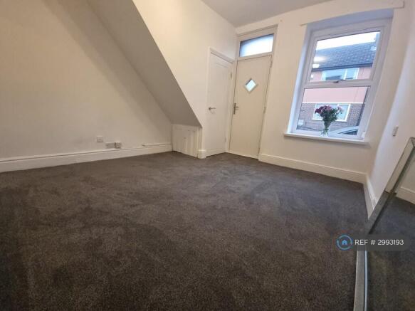 2 bed Terraced to rent Image 8