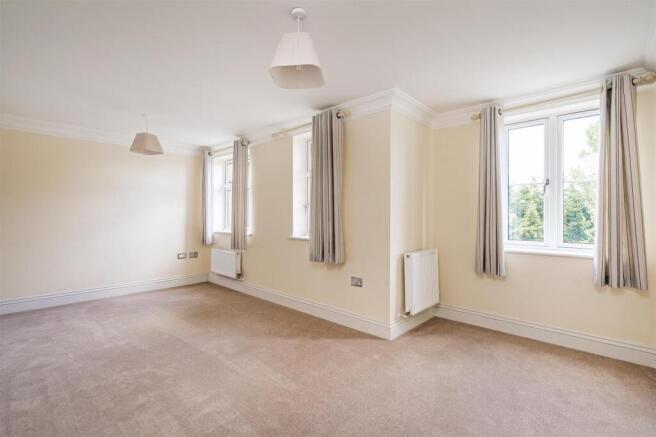 Flat 24 Hampton House-6_lo.jpg