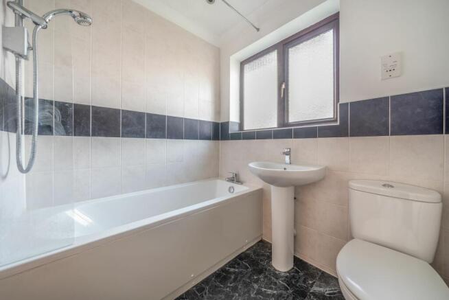 Family Bathroom (1)