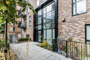Flat 804, 1, Lockgate Mews, Manchester M4 6GE