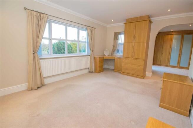 MASTER BEDROOM SUITE