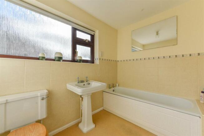 FAMILY BATHROOM