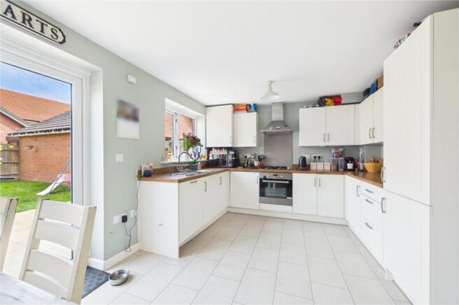 Fingal Crescent, Spencers Wood, Reading, Berkshire, RG7 photo 4