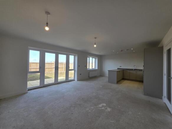 2 bed Semi-Detached for sale Image 4