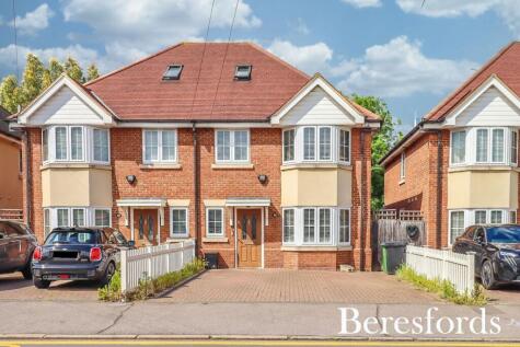 St. Marys Lane, Upminster, RM14