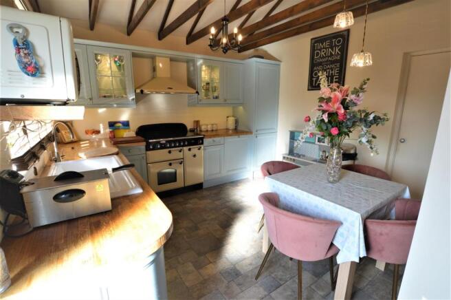 KITCHEN/DINER