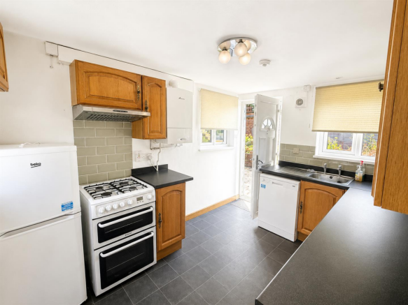 Kitchen (1/3)
