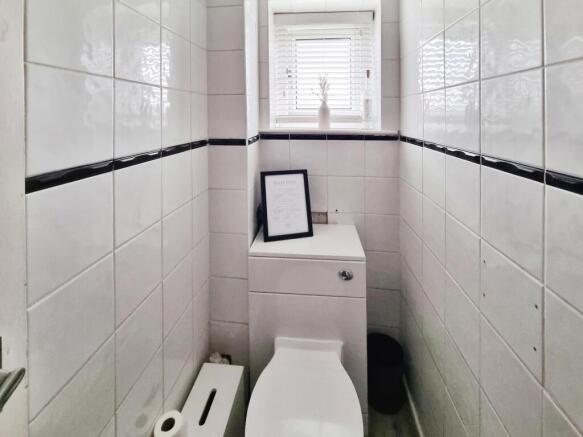2 bed Flat for sale Image 6