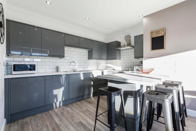 4 bed Flat to rent Image 8
