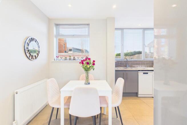 CAM03162G0-PR0411-STILL015