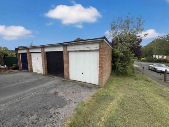 2 bed Flat for sale Image 12