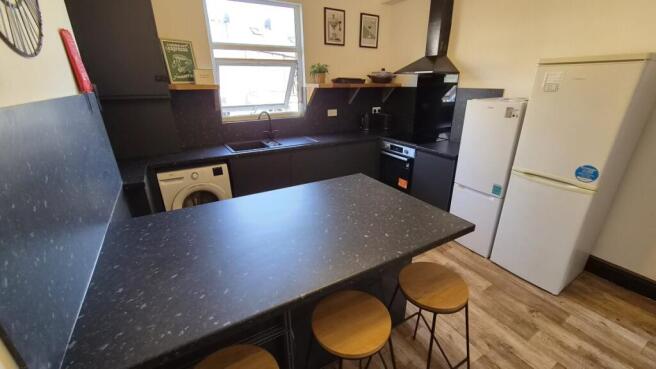 1 bed House Share to rent Image 7