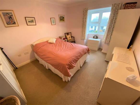 Bed 1.jpg