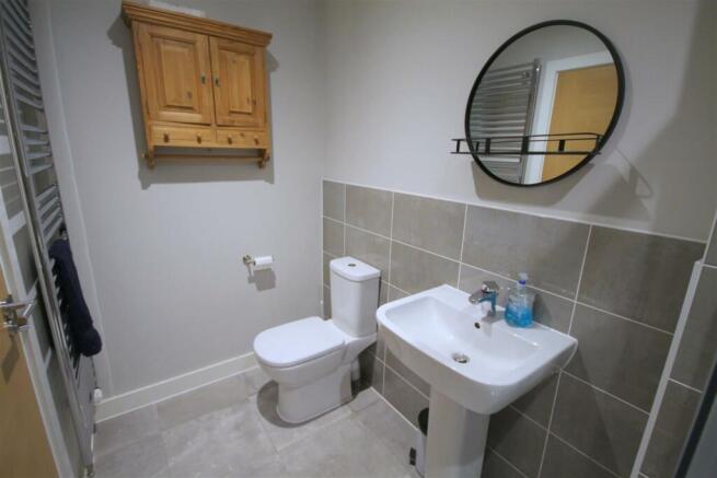 AR Ensuite b.JPG