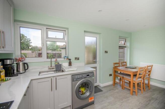 Kitchen pic 3.jpg