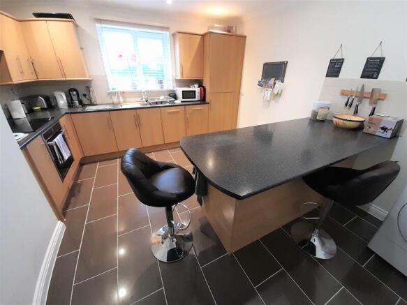 Kitchen / Breakfast Area