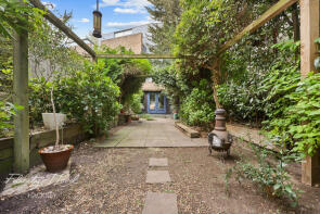 Basement Flat, 266, Richmond Road, Hackney, London E8 3QW