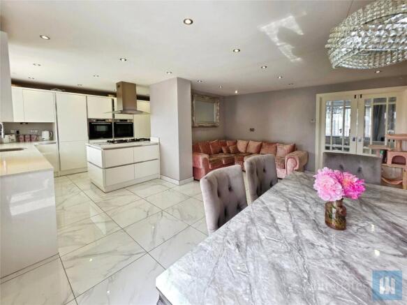 5 bed Semi-Detached for sale Image 7