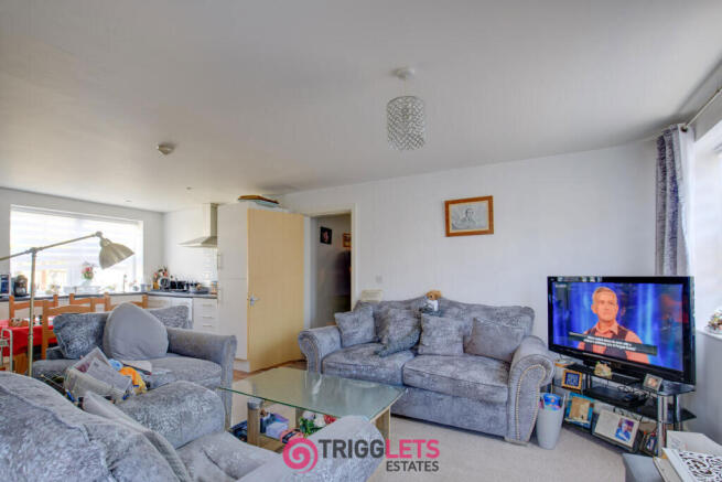 2 bed Flat for sale Image 5