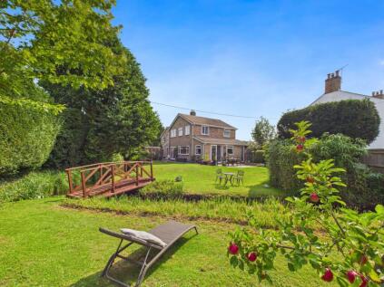 Brook End, Weston Turville