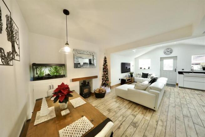 Open plan kitchen living diner