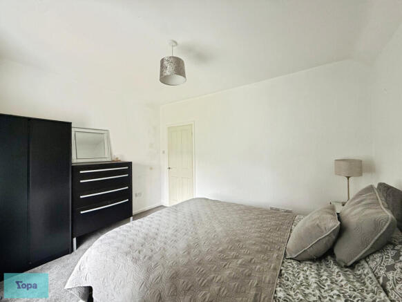 3 bed Semi-Detached for sale Image 9