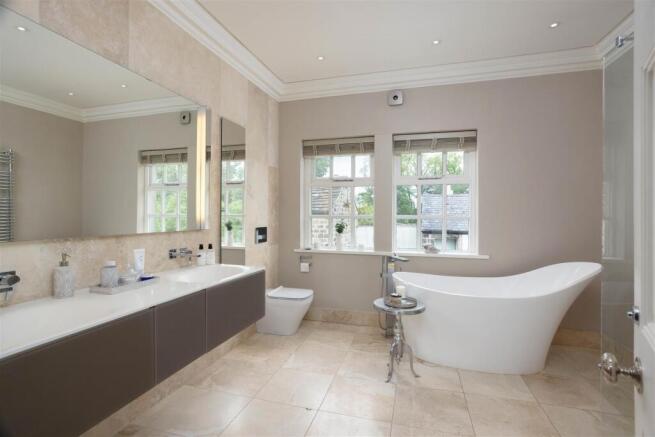 8 bed Detached for sale Image 8