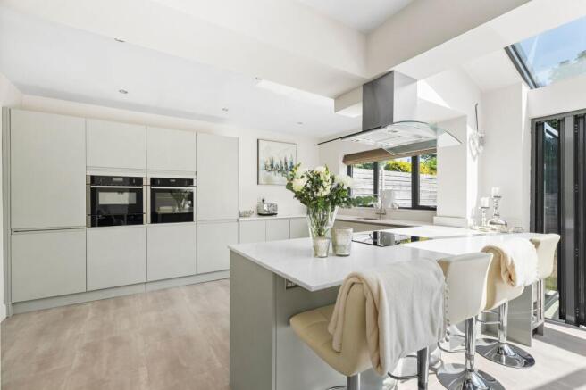 4 bed Detached for sale Image 7
