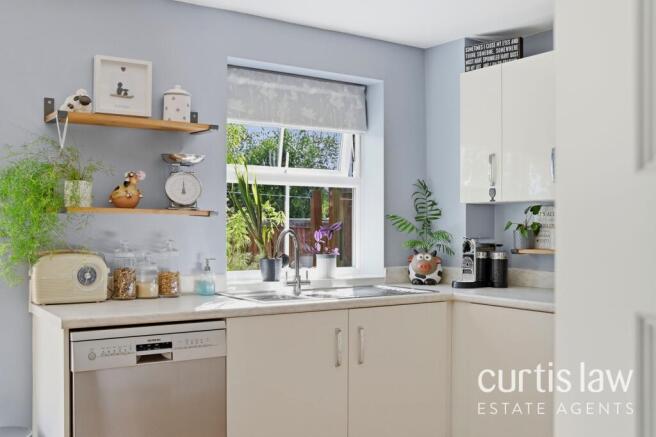 4 bed Detached for sale Image 9