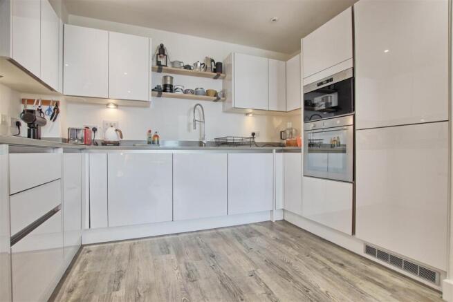 Kitchen 2.jpg