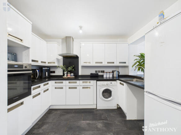 CAM03218G0-PR0814-STILL004