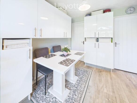 3 bed Semi-Detached for sale Image 6