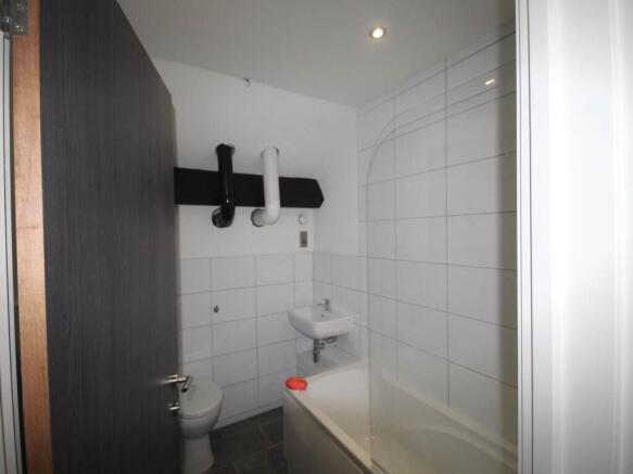 2 bed Flat to rent Image 12