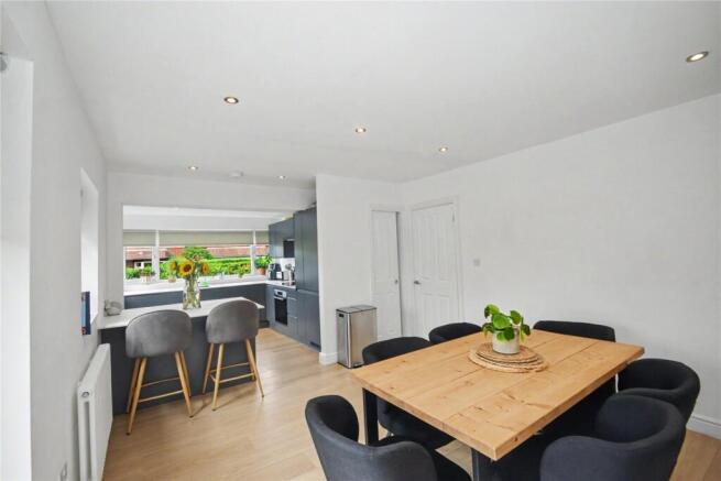 3 bed Semi-Detached for sale Image 12