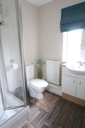 EN-SUITE SHOWER