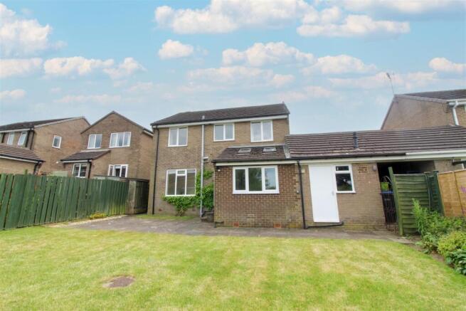 4 bed Detached to rent Image 4