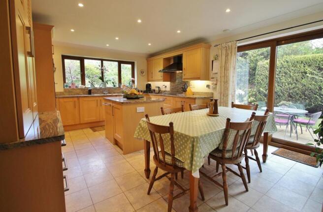 Kitchen Breakfast Room.JPG