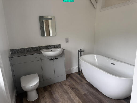 4 bed Detached to rent Image 8