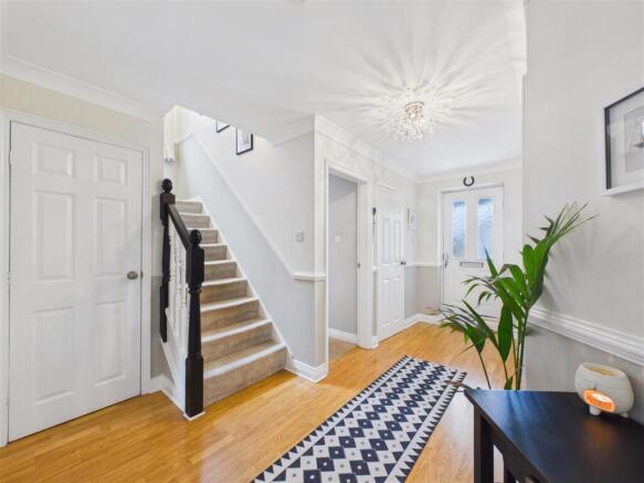 4 bed Detached for sale Image 5