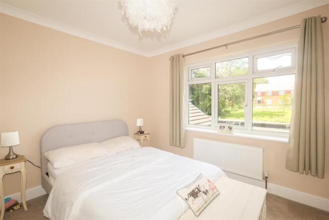 2 bed Apartment to rent Image 6