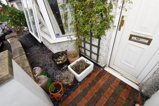 Garden to front.jpg