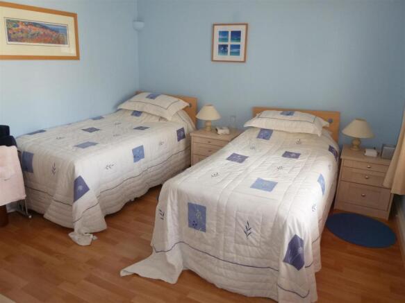 BEDROOM 2